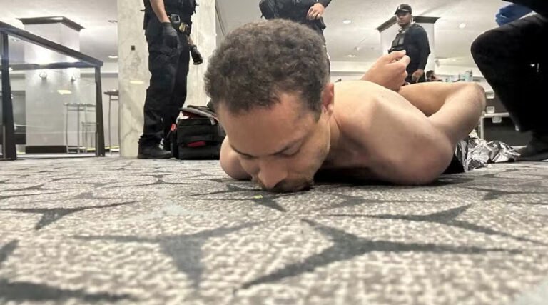 Homem acusado de tentar assassinar Trump em jantar na Casa Branca se declara inocente
