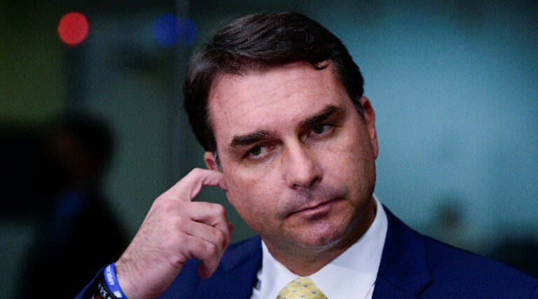 ‘É mentira, de onde tirou isso?’: Flávio Bolsonaro chegou a negar ter pedido dinheiro a Vorcaro antes de vazamento