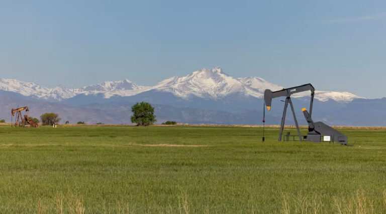Petróleo sobe e passa de US$ 111 após Trump ameaçar Irã novamente