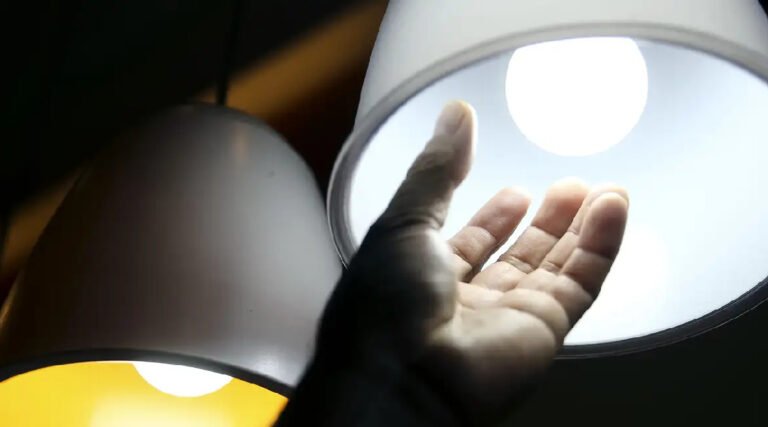 Aneel aprova R$ 5,5 bi para reduzir conta de luz em 22 distribuidoras