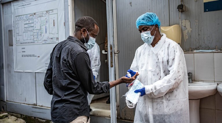 Surto de Ebola pode estar se espalhando mais rápido que o esperado, alerta médica da OMS