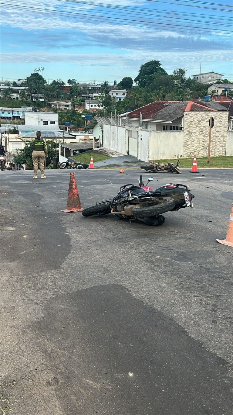 Colisão entre três motocicletas em cruzamento deixa feridos e mobiliza equipes de socorro em Cruzeiro do Sul