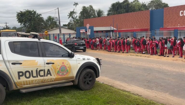 Escolas de Cruzeiro do Sul reforçam segurança com revistas em mochilas e detectores de metal após tragédia em Rio Branco