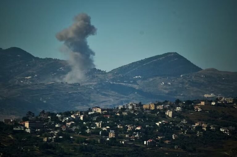 Ataques continuam no Líbano apesar de cessar-fogo; 7 pessoas morrem, diz imprensa local