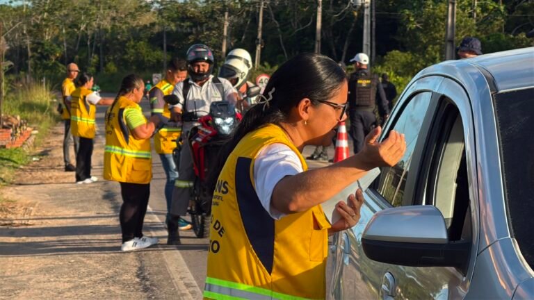 Blitz educativa reúne órgãos de trânsito, saúde e meio ambiente em Cruzeiro do Sul