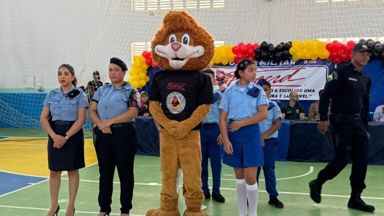 Mais de 500 alunos participam de formatura do Proerd em Cruzeiro do Sul