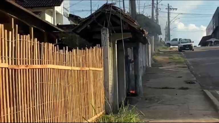 Princípio de incêndio atinge padrão de energia do CAPS e mobiliza Corpo de Bombeiros em Cruzeiro do Sul