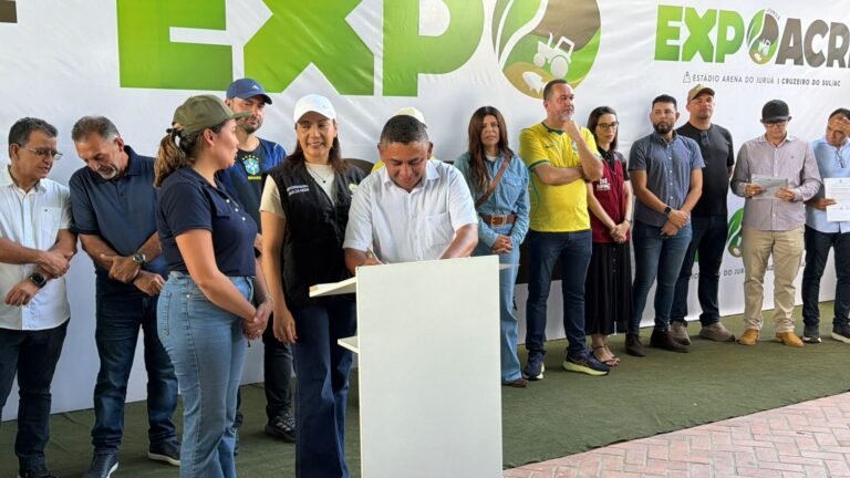 Prefeito César Andrade anuncia investimentos para ramais e agricultura e convida população para aniversário de Porto Walter
