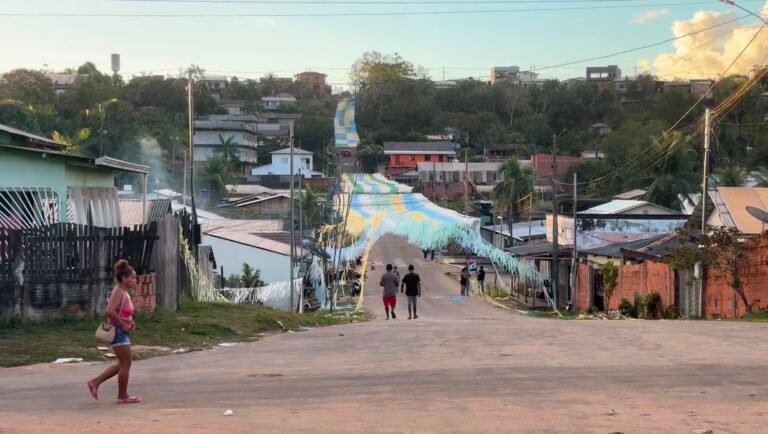 Ruas de Cruzeiro do Sul ganham cores e entram no clima da Copa do Mundo; veja fotos