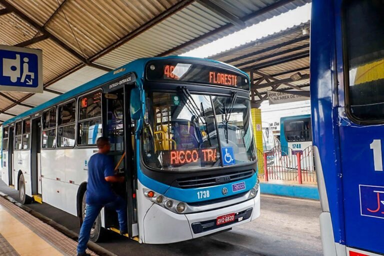 Empresa de ônibus cobra R$ 30 milhões da RBTrans e disputa sobre dívida vai parar na Justiça em Rio Branco
