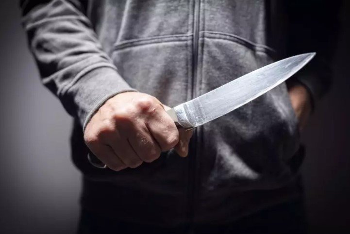 Homem é preso após ameaçar vizinho com faca durante confusão por som alto em Cruzeiro do Sul