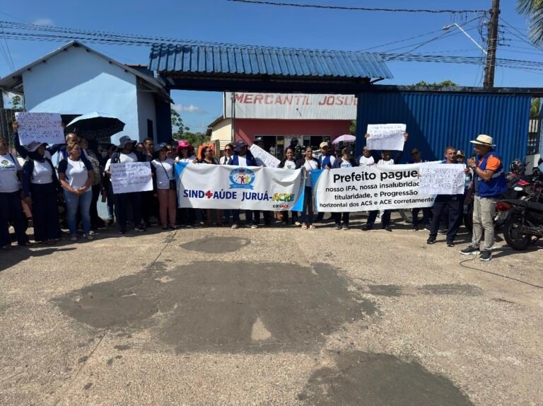 Servidores da Saúde fazem manifestação em frente à prefeitura e cobram direitos trabalhistas em Cruzeiro do Sul