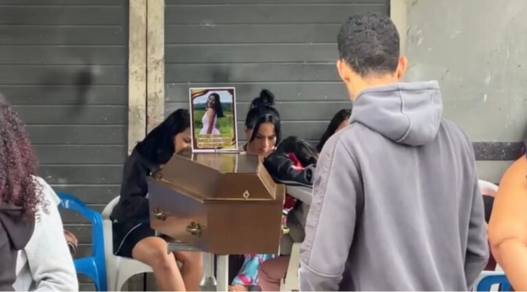 Adolescente de 16 anos é velada em Cruzeiro do Sul após acidente; Escola Militar Dom Pedro II presta homenagem