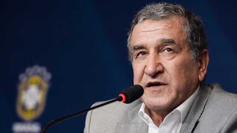 Carlos Alberto Parreira passa por cirurgia e segue sem previsão de alta