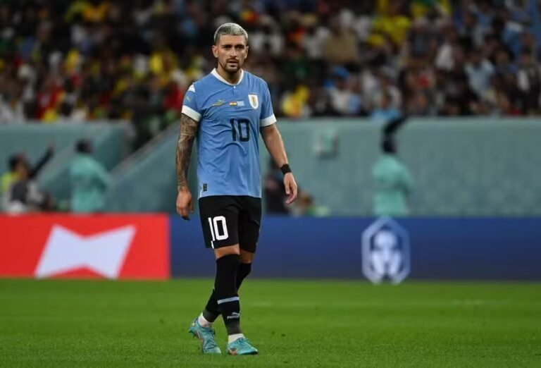 Uruguai confirma lesão de Arrascaeta, mas mantém meia na lista para a Copa do Mundo