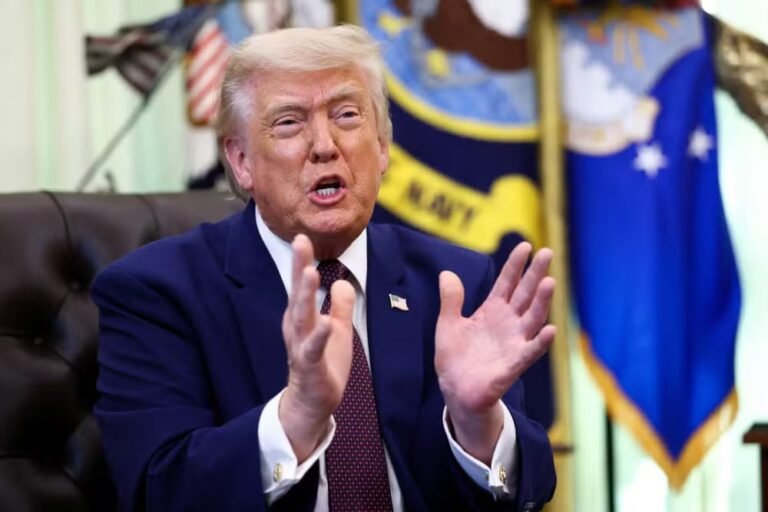 Câmara dos EUA aprova medida para limitar ações militares de Trump contra o Irã