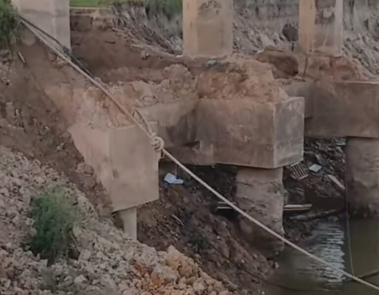 Pilares da Ponte da União ficam expostos durante vazante do Rio Juruá e geram repercussão em Cruzeiro do Sul
