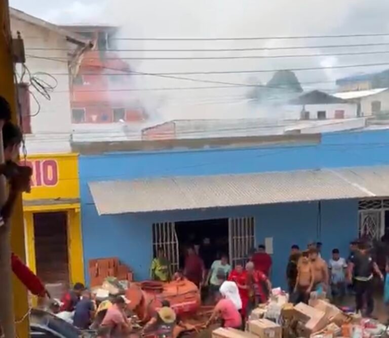Incêndio atinge loja no município de lpixuna, no Amazonas