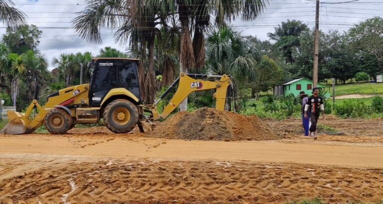 Prefeitura de Cruzeiro do Sul realiza serviços de drenagem na Comunidade Passo Fundo e segue com operação tapa-buracos nos bairros da cidade