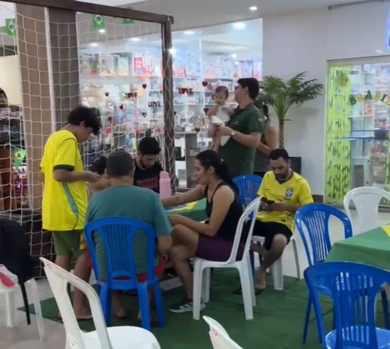 Copa movimenta encontros de troca de figurinhas em Cruzeiro do Sul