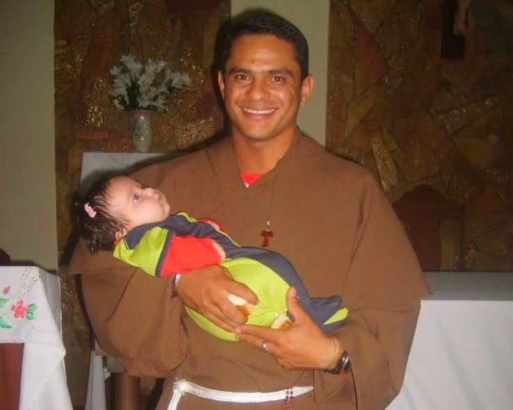Devoto mantém promessa a Santo Antônio após vencer câncer e participa de festejos há mais de 15 anos no Acre