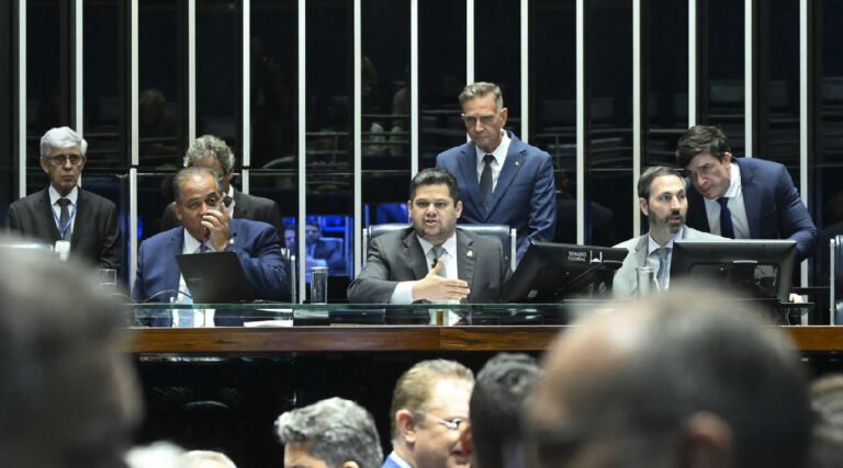 Senado anula norma sobre aborto legal em crianças vítimas de estupro