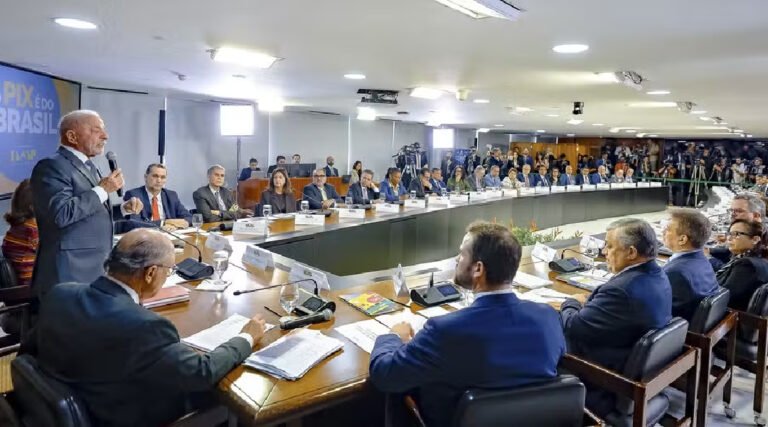 Tarifas dos EUA sobre produtos brasileiros podem chegar a 37,5% com sobretaxa adicional, diz governo