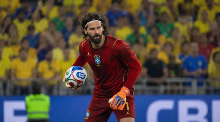 Bastidores: presidente da CBF veta uniforme vermelho para goleiros do Brasil contra a Escócia