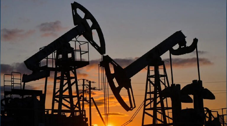 Petróleo fecha em queda amenizada por novas ameaças de Donald Trump ao Irã