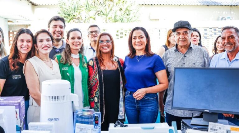 Mailza visita maternidade em Cruzeiro do Sul e entrega mais de R$ 600 mil em equipamentos para reforçar atendimento no Juruá