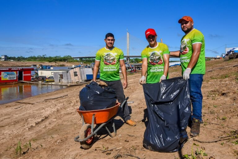Prefeitura de Cruzeiro do Sul e parceiros promovem ação de limpeza e preservação do Rio Juruá