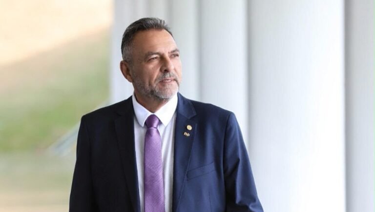 “Prefiro consciência tranquila à conveniência do poder”, afirma Zezinho Barbary.