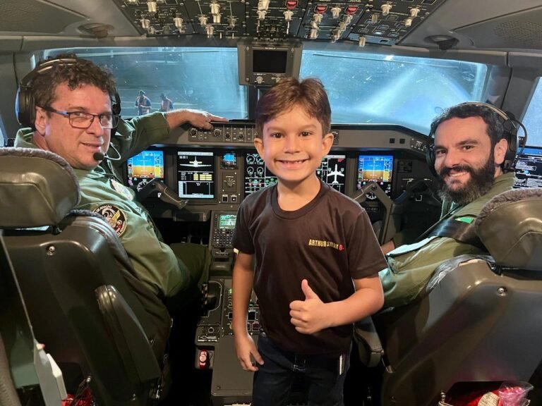 Amigos de trabalho: criança é homenageada pela PF em Cruzeiro do Sul