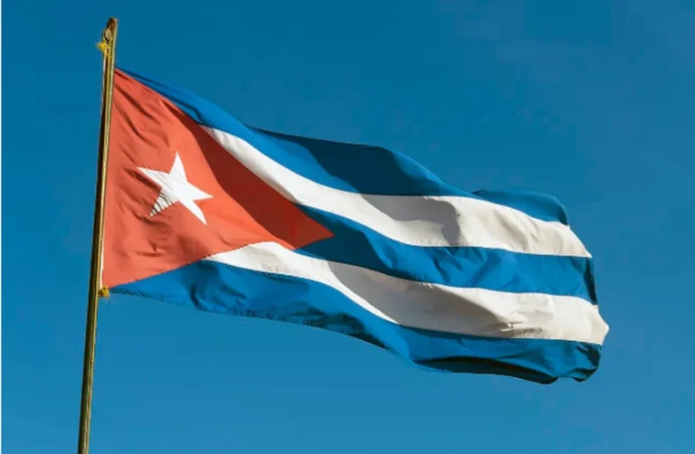 Reforma econômica de Cuba busca abertura ao mercado e tem inspiração em modelos da China e do Vietnã, avalia historiador