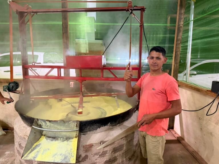 Casa de farinha automatizada mostra evolução da produção durante Expoacre Juruá