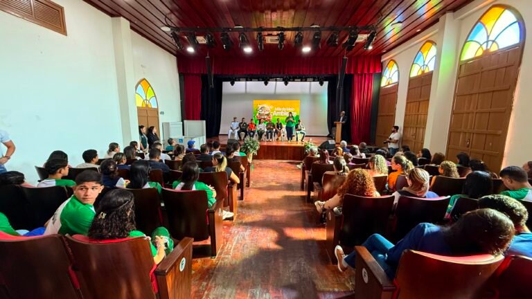 Mês do Meio Ambiente é aberto em Cruzeiro do Sul com apresentação de projetos ambientais de escolas