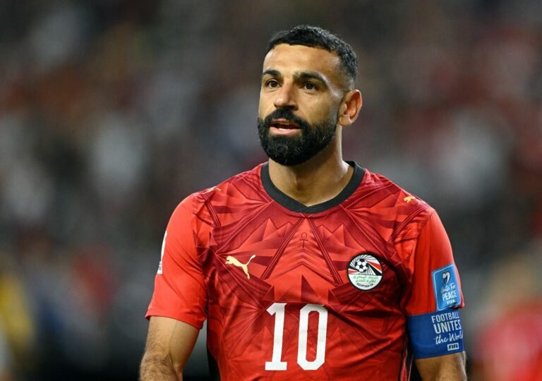 Salah sofre lesão muscular e vira dúvida do Egito para a segunda fase da Copa do Mundo