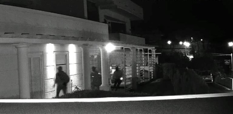 Criminosos invadem residência e furtam arma de fogo e objetos de valor em Cruzeiro do Sul