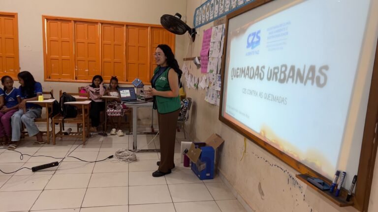 Prefeitura intensifica campanha contra queimadas com palestra para estudantes em Cruzeiro do Sul
