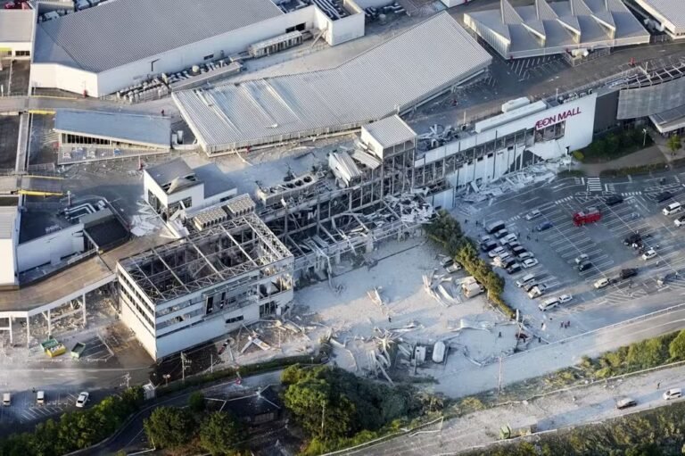 Terremoto de magnitude 7,1 atinge o Japão e explosão em shopping deixa feridos