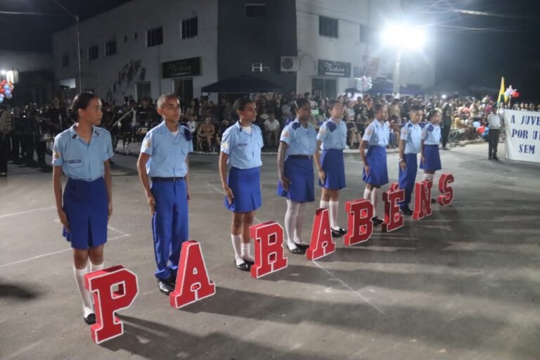 DESFILE CÍVICO DAS ESCOLAS MUNICIPAIS E ESTADUAIS MARCA AS COMEMORAÇÕES PELOS 34 ANOS DE RODRIGUES ALVES