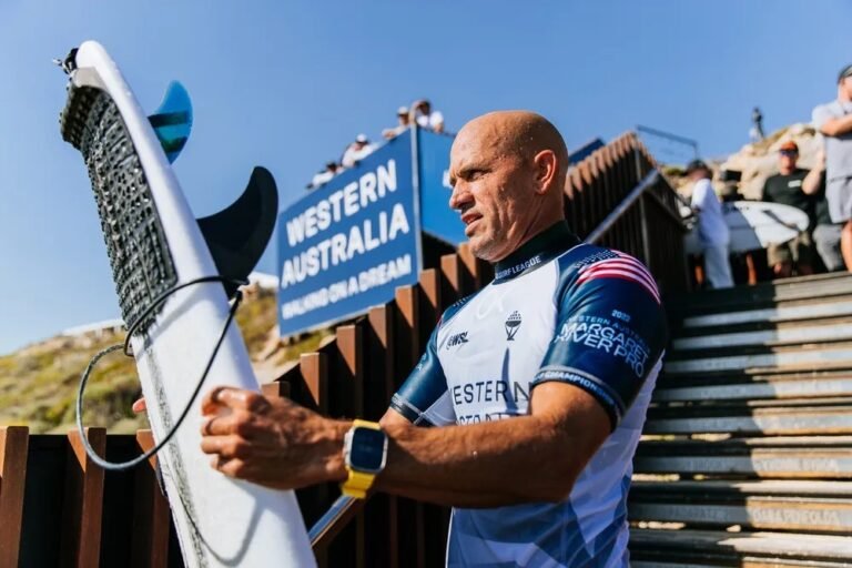 Kelly Slater recebe convite da WSL e volta ao Circuito Mundial de Surfe no Taiti