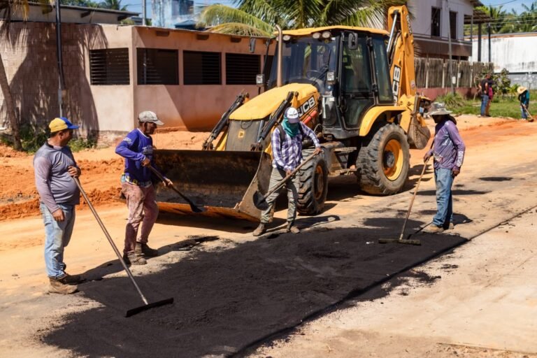 Prefeitura de Cruzeiro do Sul avança com obras de drenagem, asfaltamento e tapa-buracos em diversos pontos da cidade
