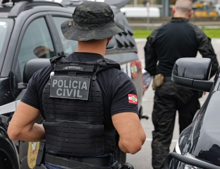Casal é preso por suspeita de tráfico de drogas durante abordagem policial em Cruzeiro do Sul