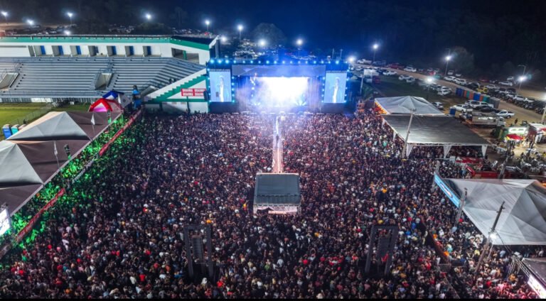 Leonardo encerra ExpoAcre Juruá com maior público da feira e leva multidão ao delírio em Cruzeiro do Sul