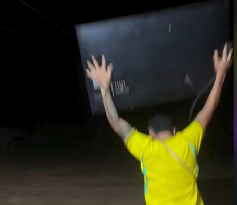Jovem quebra televisão e queima camisa da Seleção após derrota do Brasil em Cruzeiro do Sul
