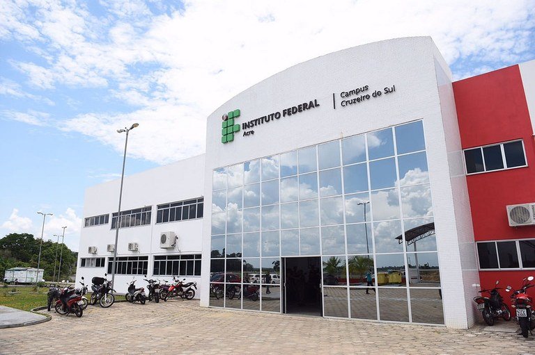 IFAC Campus Cruzeiro do Sul convoca aprovados para matrícula nos cursos de Licenciatura em Física, Matemática e Química