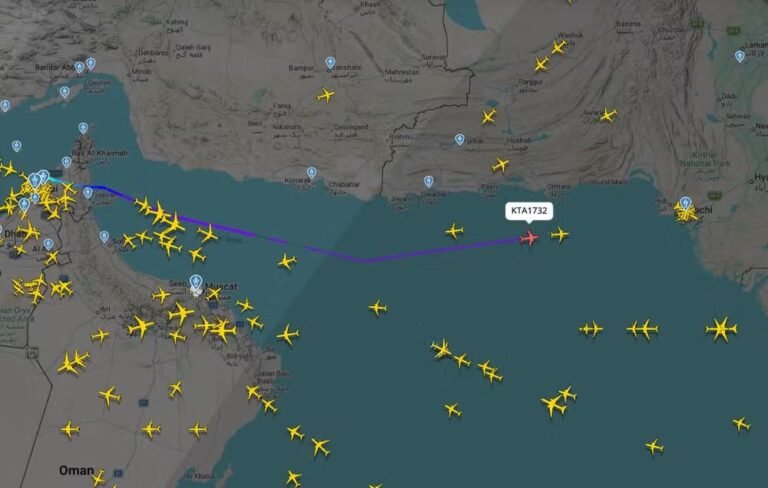 Boeing 737 cargueiro desaparece no Paquistão após falha em sistema de navegação