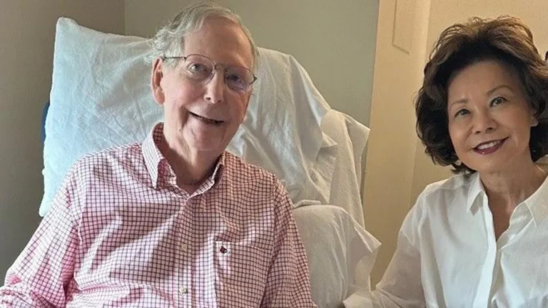 Mitch McConnell revela queda e pneumonia e adia retorno ao Senado dos EUA