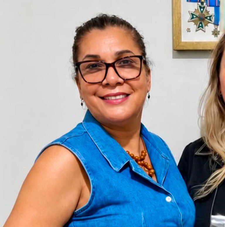 Professora de Cruzeiro do Sul cria chaveiro com tour turístico digital do município